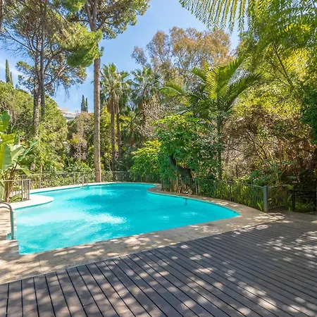 Lujoso Con Piscina En Paseo Maritimo 마르베야