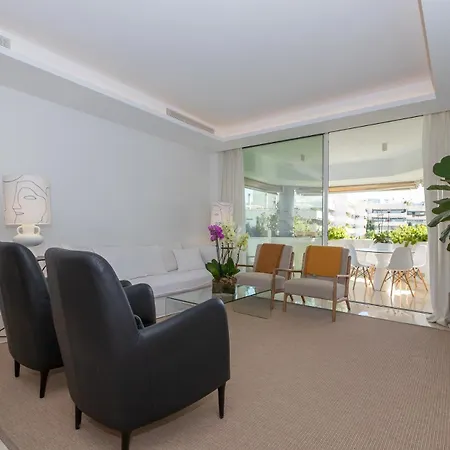 Appartamento Lujoso Con Piscina En Paseo Maritimo Marbella